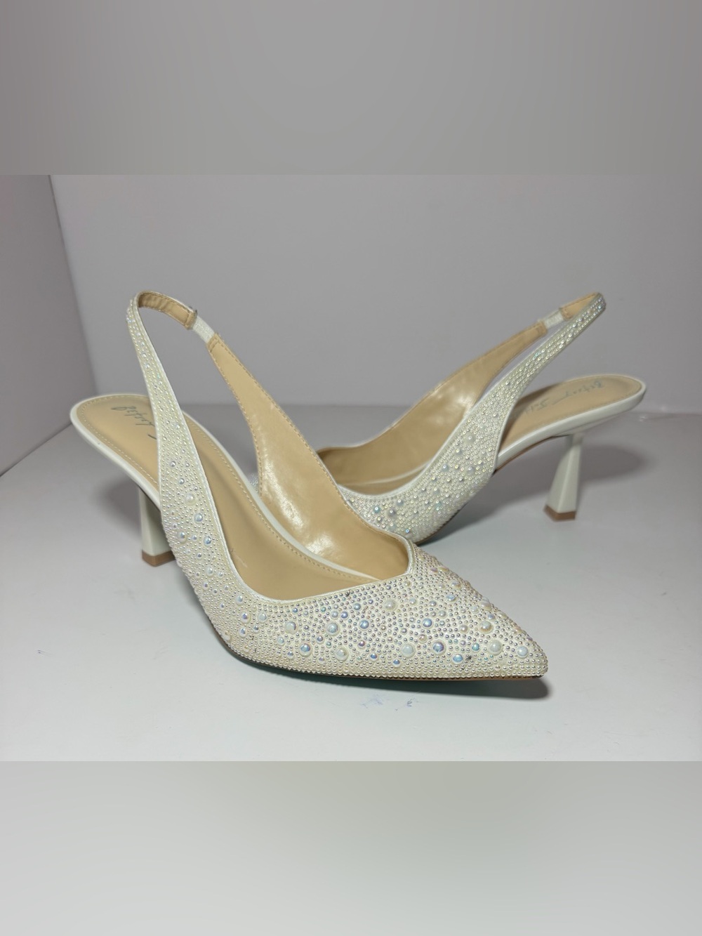 BETSEY JOHNSON Clark Slingback Pointed Toe Pump (Women) in Ivory Size US 8.5